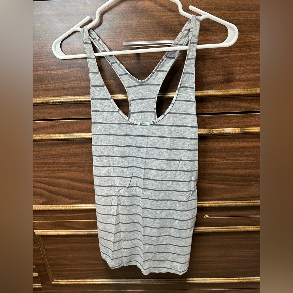 Lululemon Om Racerback P2P 15” Size 6